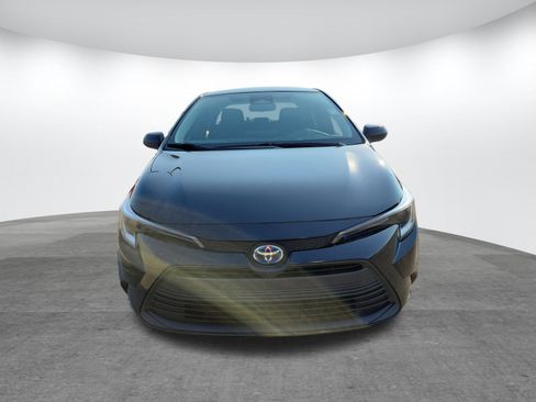 Used 2023 Toyota Corolla LE image 2