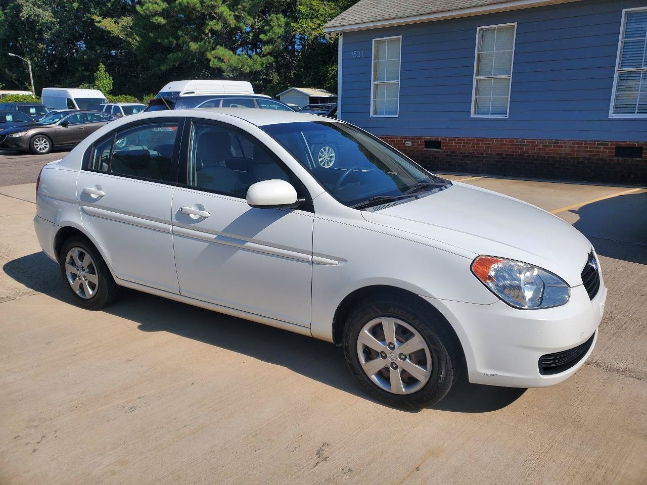 Used 2011 Hyundai Accent GLS FWD image 3