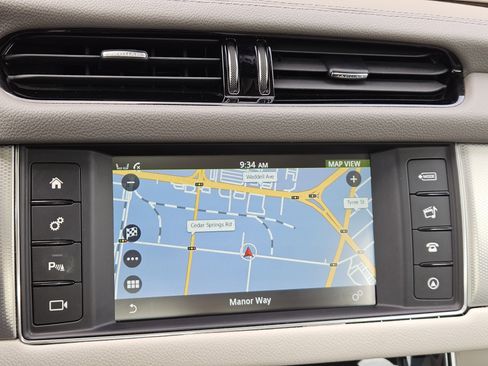 Used 2017 Jaguar XF Prestige image 19