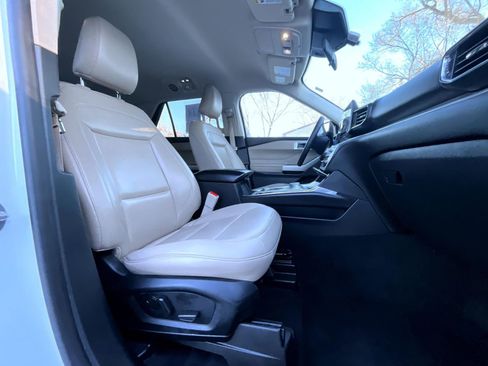 Used 2021 Ford Explorer XLT w/ Equipment Group 202A image 16