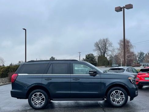 New 2025 Ford Expedition Active image 2