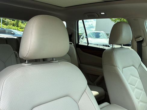 Used 2024 Volkswagen Atlas SE AWD/4WD image 12