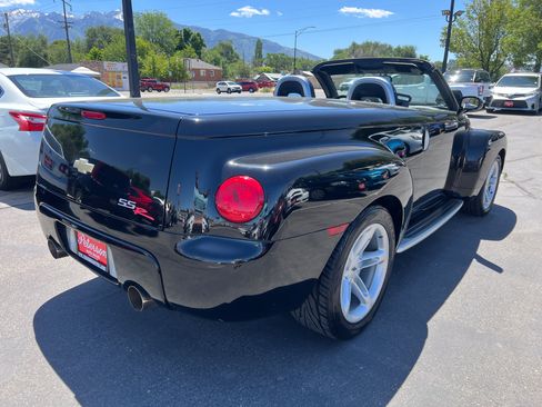 Used 2006 Chevrolet SSR w/ Preferred Equipment Group RWD image 15