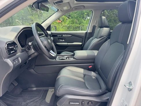 Certified 2025 Honda Pilot Touring image 19