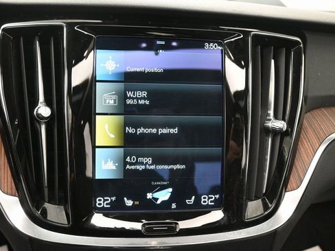 Used 2022 Volvo S60 T8 Inscription image 13