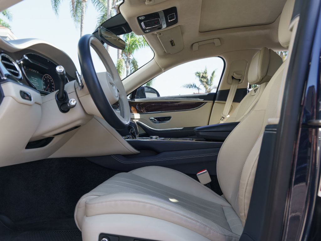 Used 2023 Bentley Flying Spur Plug-In Hybrid AWD/4WD image 15