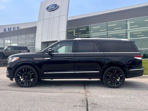 Used 2022 Lincoln Navigator L Reserve AWD/4WD image 3