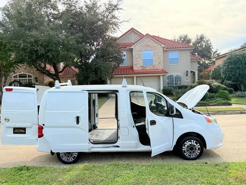 Used 2020 Nissan NV200 SV image 9