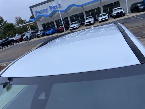 Used 2022 Chevrolet Traverse LT FWD image 29