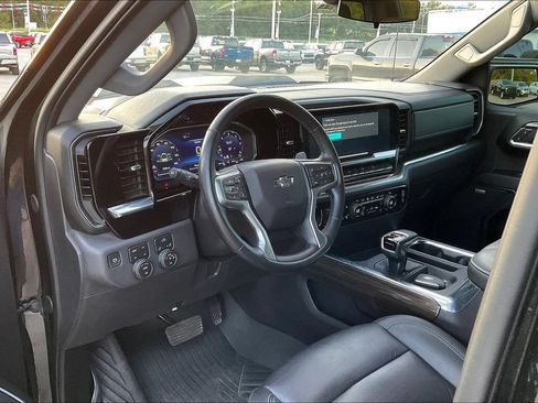 Used 2024 Chevrolet Silverado 1500 LT Trail Boss w/ Convenience Package II AWD/4WD image 8