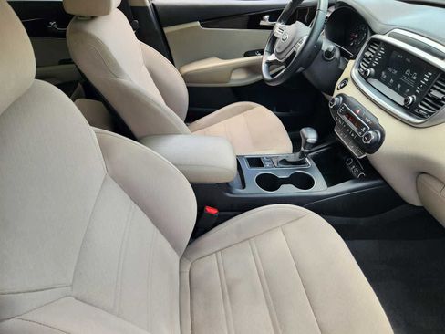 Used 2020 Kia Sorento S FWD image 13