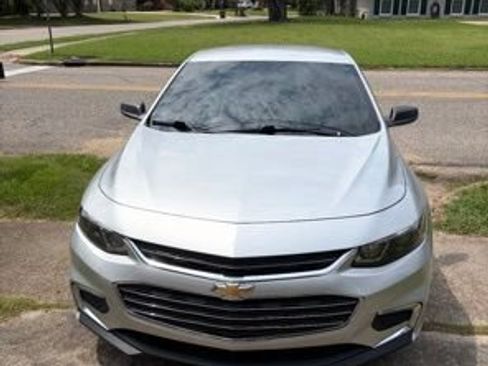 Used 2017 Chevrolet Malibu LS FWD image 1