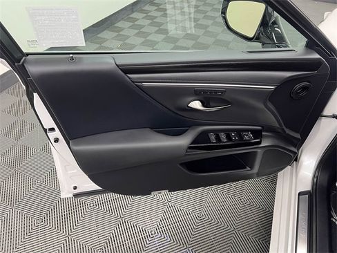 Used 2025 Lexus ES 350 w/ Premium Package image 9
