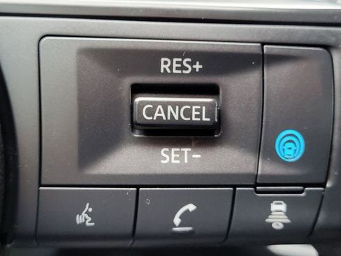 Certified 2024 Nissan Pathfinder SV image 10