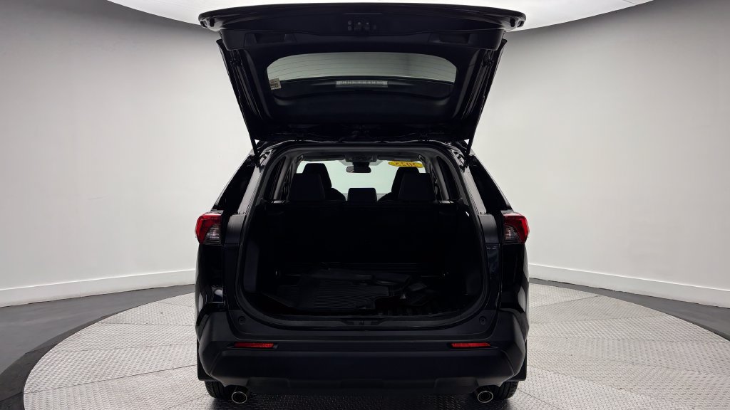 Certified 2025 Toyota RAV4 LE FWD image 32