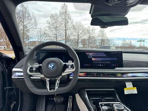 New 2026 BMW 750e xDrive image 12
