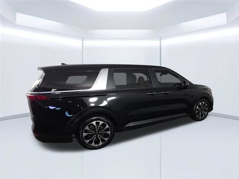 Used 2024 Kia Carnival EX FWD image 10