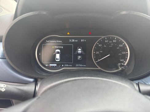 Used 2025 Nissan Versa SV FWD image 37