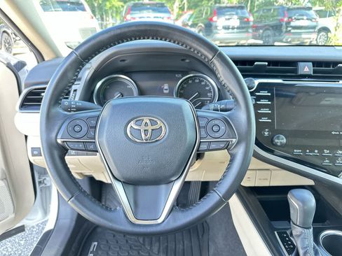 Used 2019 Toyota Camry XLE FWD image 18