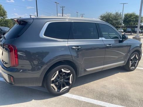 Used 2024 Kia Telluride S w/ S Sunroof Package FWD image 3