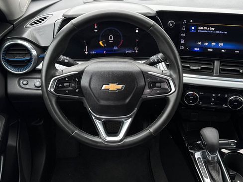 Used 2025 Chevrolet Trax LT w/ Driver Confidence Package FWD image 16