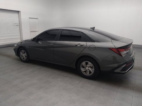 Used 2025 Hyundai Elantra SE FWD image 3