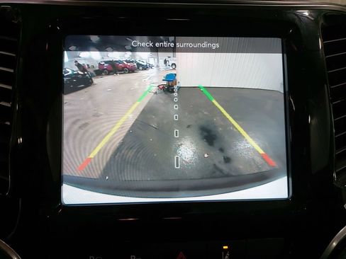 Used 2021 Jeep Cherokee Limited image 22