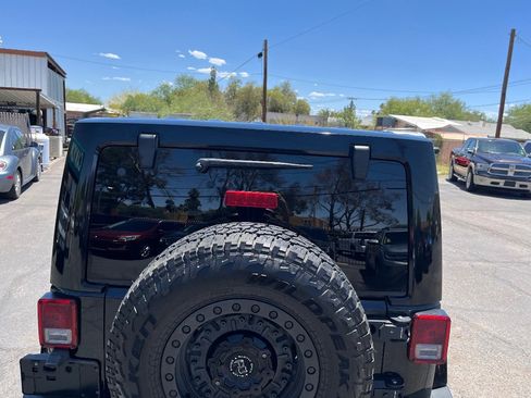 Used 2015 Jeep Wrangler Unlimited Sahara w/ Connectivity Group AWD/4WD image 41