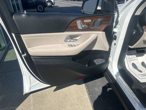Used 2024 Mercedes-Benz GLS 450 4MATIC image 23