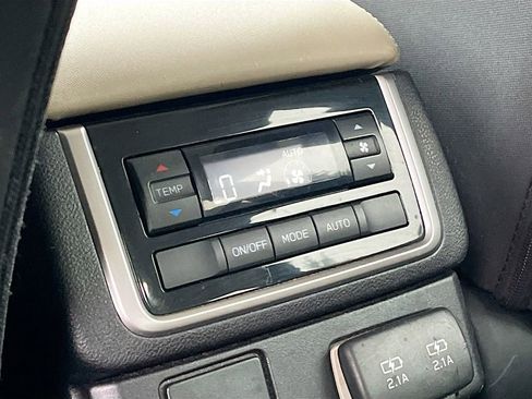 Used 2022 Subaru Ascent Premium w/ Convenience Package image 23