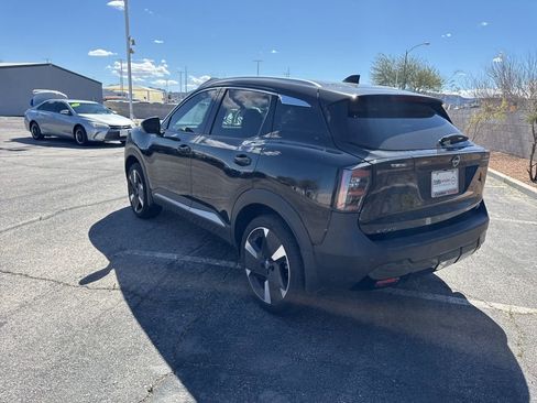 Used 2025 Nissan Kicks SR w/ Illumination Package image 10