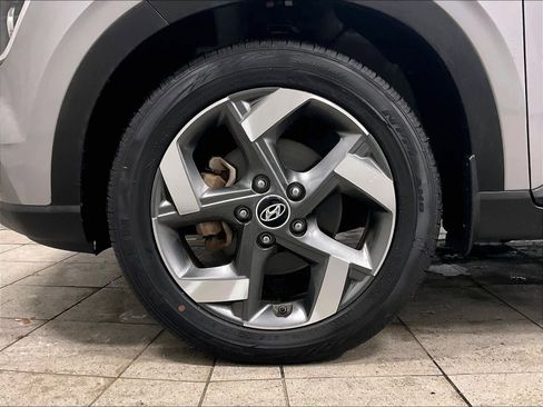 Used 2023 Hyundai Venue SEL image 7