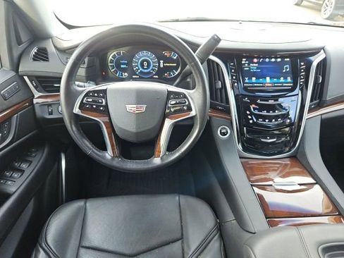 Used 2019 Cadillac Escalade ESV Luxury image 10