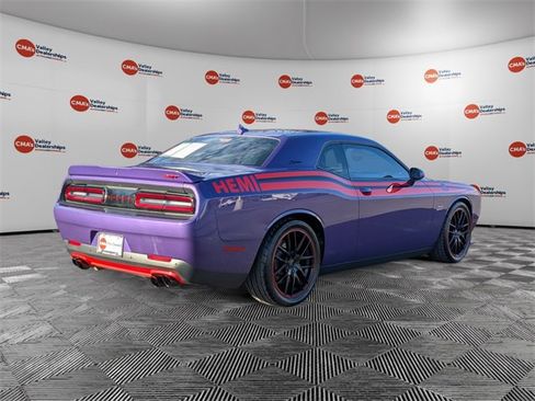 Used 2016 Dodge Challenger SRT image 5