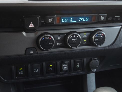 Certified 2016 Toyota Tacoma TRD Sport RWD image 18