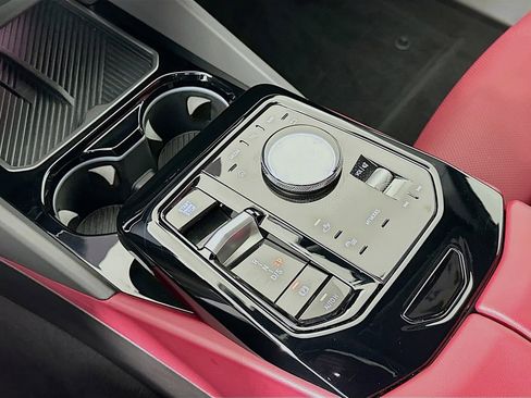 Used 2025 BMW 530i w/ M Sport Package image 17