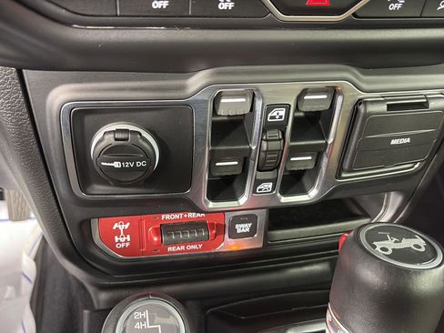 Used 2019 Jeep Wrangler Unlimited Rubicon image 38