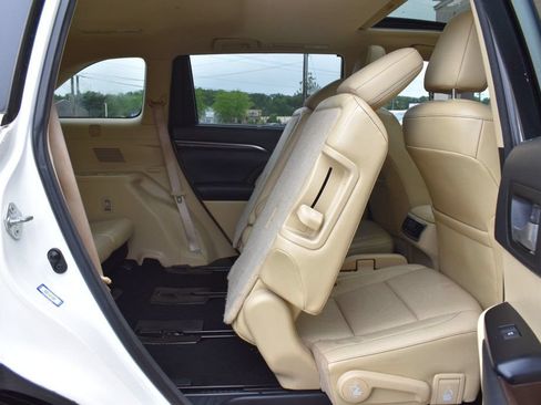 Used 2015 Toyota Highlander Limited FWD image 27