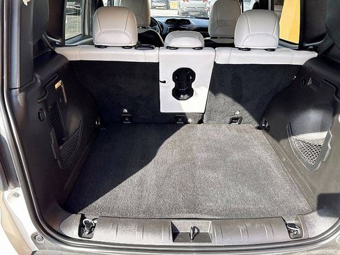 Used 2019 Jeep Renegade Limited image 13