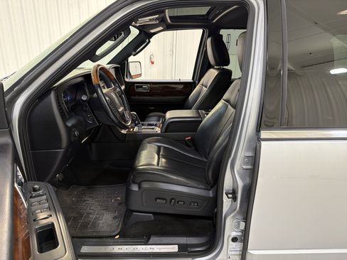 Used 2015 Lincoln Navigator 2WD image 11
