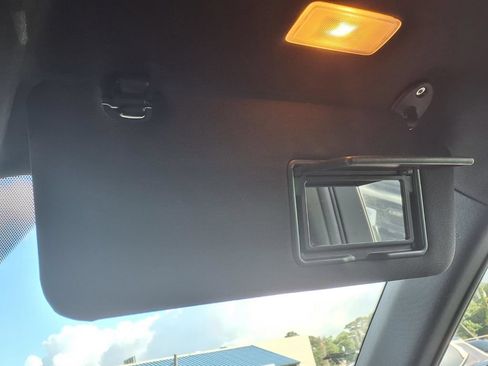 Used 2024 Toyota Highlander XSE FWD image 10