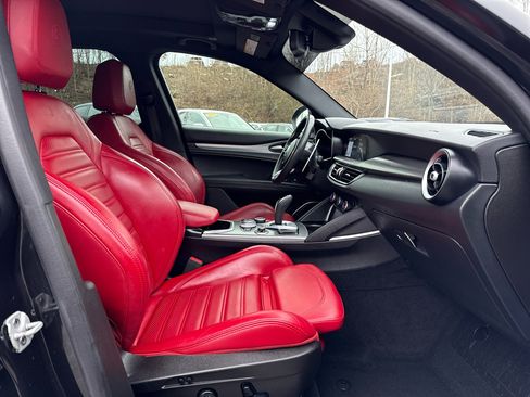 Used 2022 Alfa Romeo Stelvio Veloce image 37
