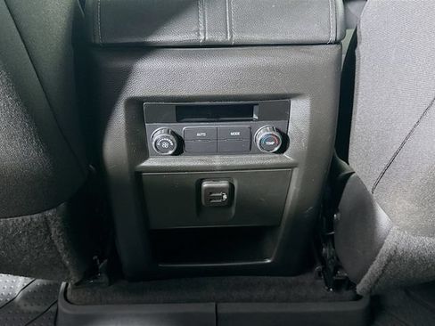 Used 2023 Chevrolet Traverse LT FWD image 28