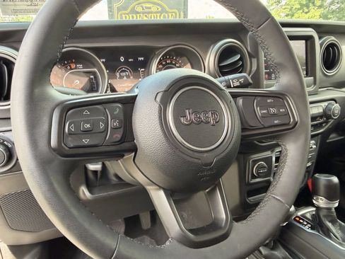 Used 2023 Jeep Gladiator Sport AWD/4WD image 13