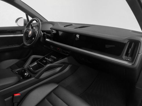 Certified 2025 Porsche Cayenne image 20