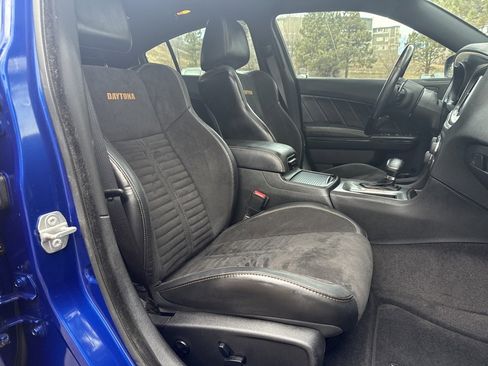 Used 2018 Dodge Charger R/T image 32