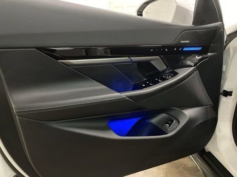 Used 2026 BMW 530i xDrive AWD/4WD image 18