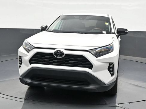 Used 2022 Toyota RAV4 LE FWD image 9
