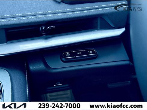 Used 2025 Chevrolet Corvette Stingray Preferred Conv w/ 2LT image 29