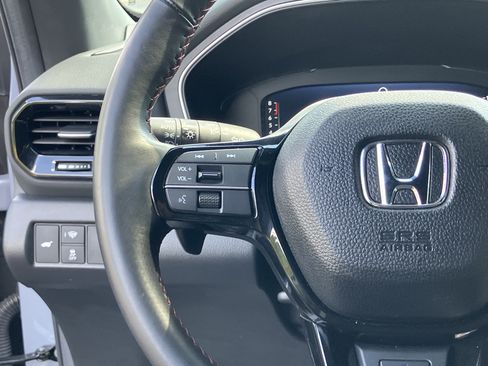 Certified 2025 Honda Pilot Black Edition image 21